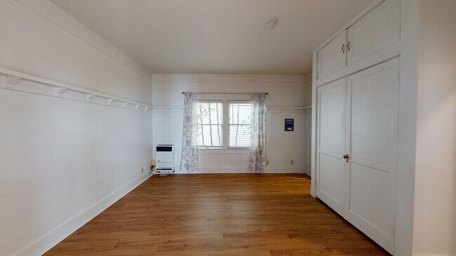 Foto del edificio - Downstairs Spacious Studio at the Charming...