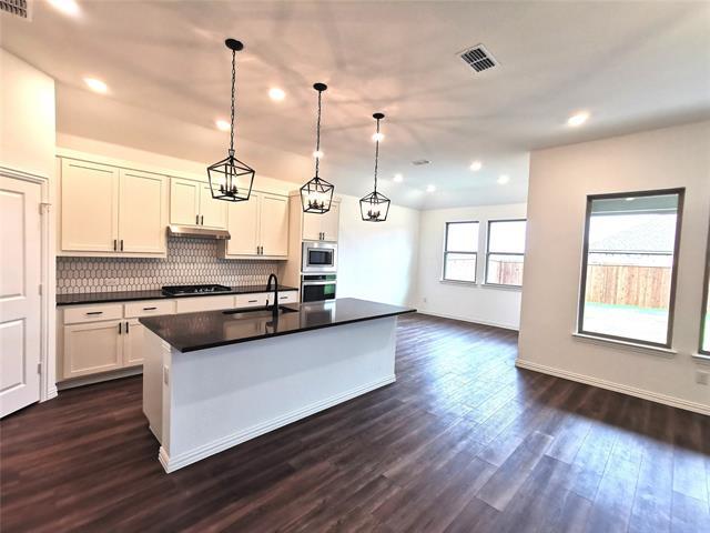 Building Photo - 2510 Lovegrass Ln