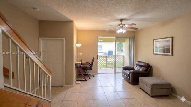 Foto del edificio - 18332 NW 68th Ave