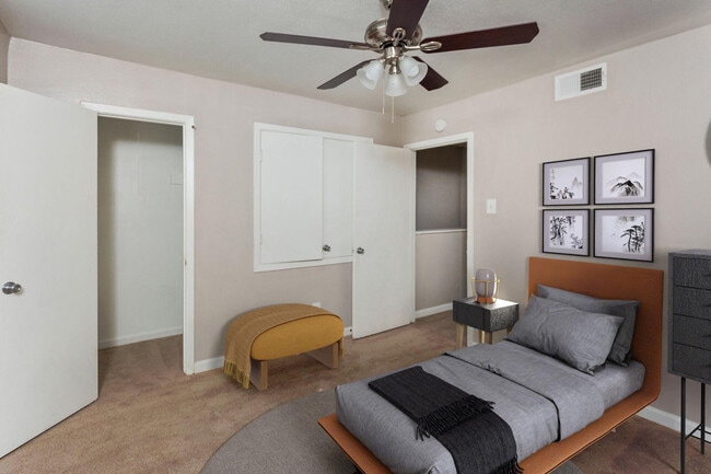 Building Photo - La Carmona