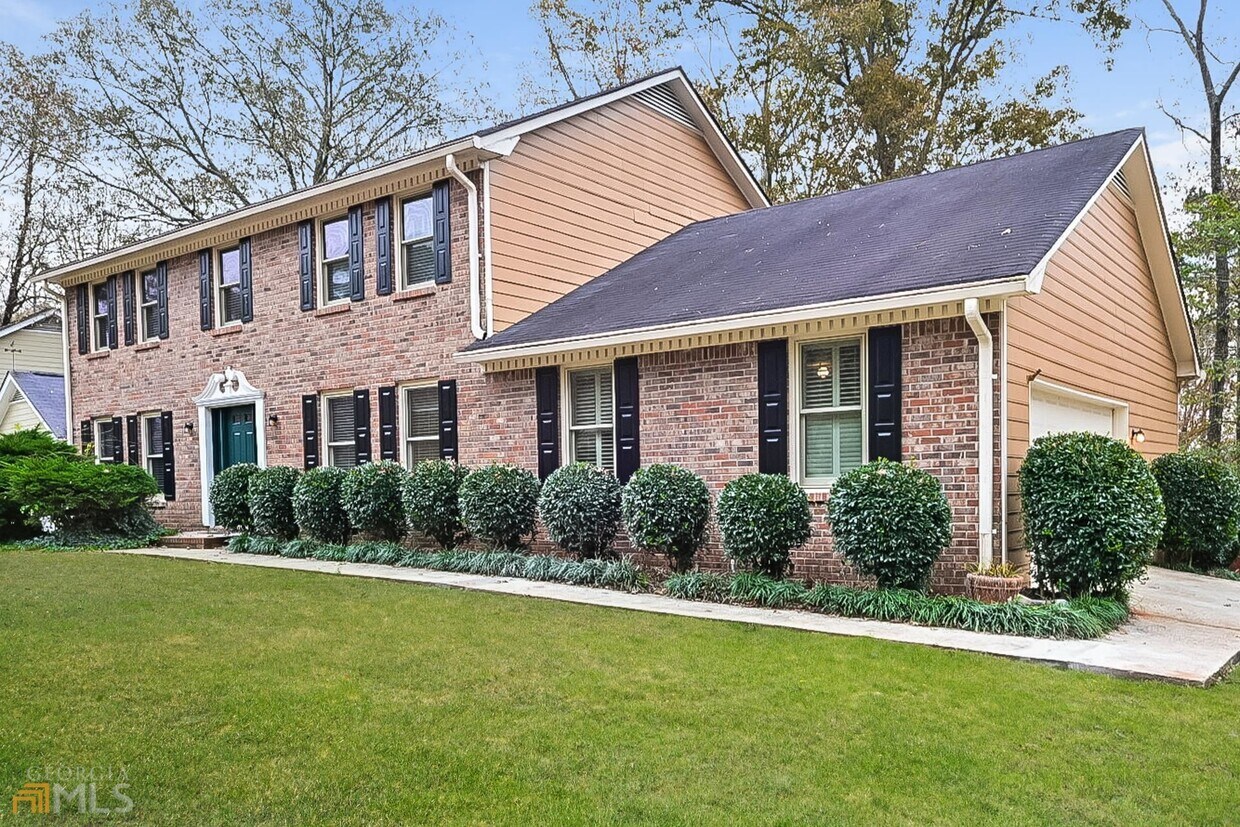 1384 Rustlewood Ct SW, Lilburn, GA 30047 House Rental in Lilburn, GA