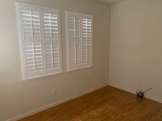 Building Photo - Available now!  Beautiful 4 bed/3 bath hom...