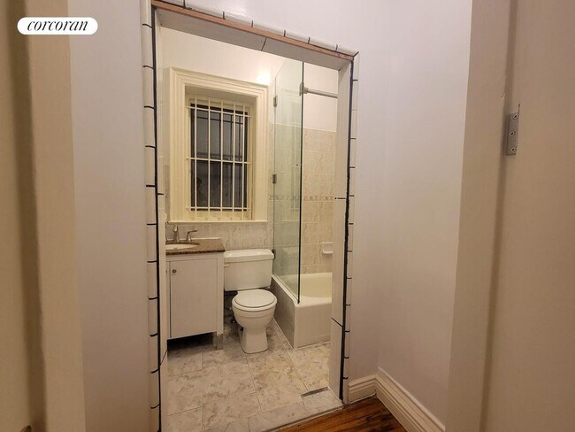 Foto del edificio - 172 W 77th St