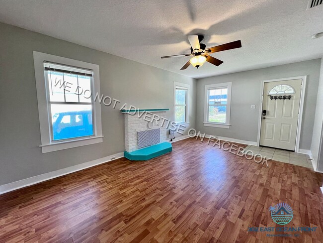 Building Photo - $200 OFF FIRST MONTH RENT - Lovely 2 bedro...