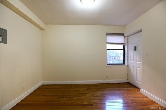 Building Photo - 140 E Hartsdale Ave