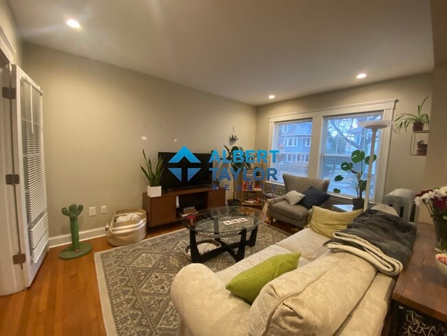 Building Photo - 21 Moraine St