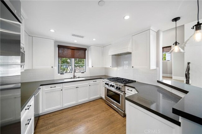 Building Photo - 3510 3rd Ave