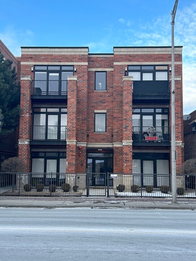 Foto principal - 8538 W Grand Ave