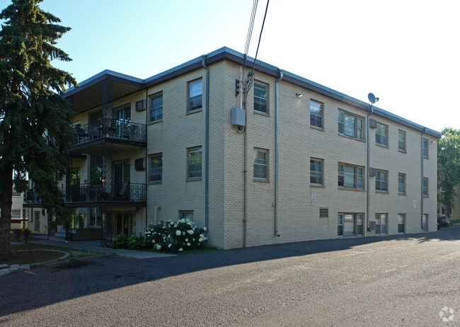 Building Photo - 1660 Cumberland