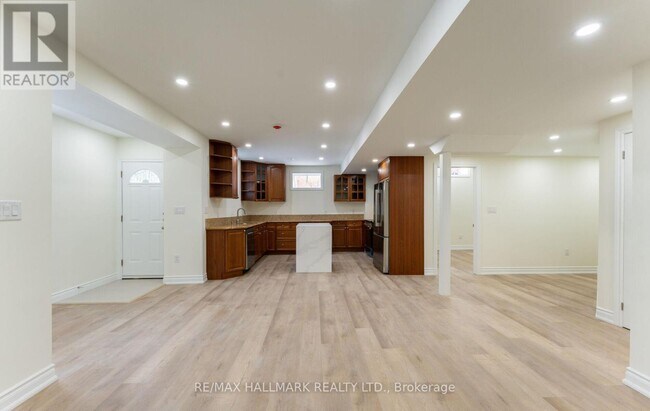 Photo du bâtiment - 536 Highcliffe Dr