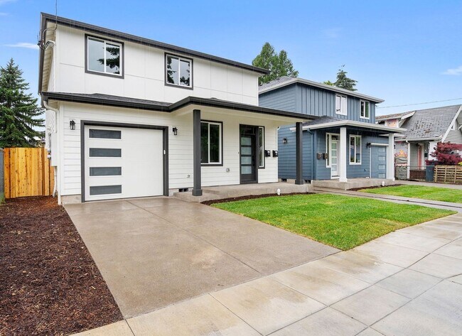 Foto del edificio - Brand-New 4-Bedroom Home Offering Modern Design, High-End Finishes, Attached Garage & Private Bac...