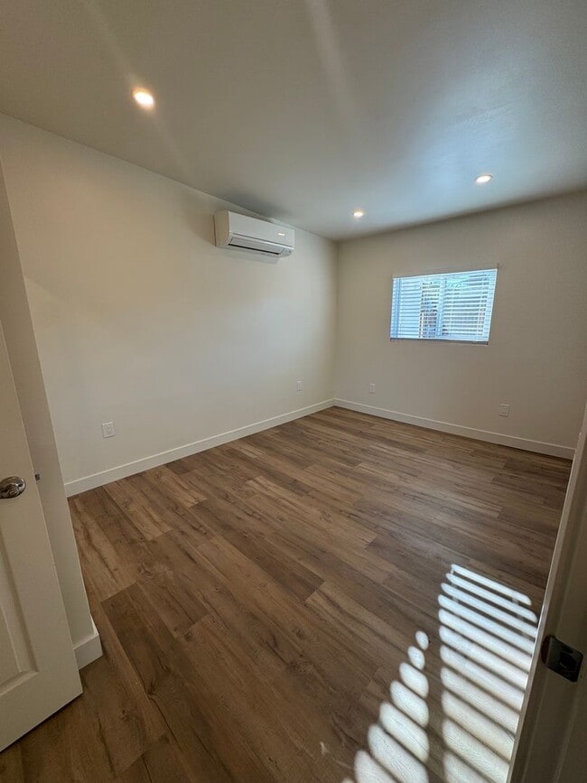 Photo - 263 E 21st St Apartment