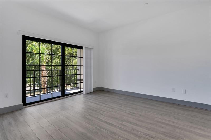 Foto del edificio - 600 NE 14th Ct