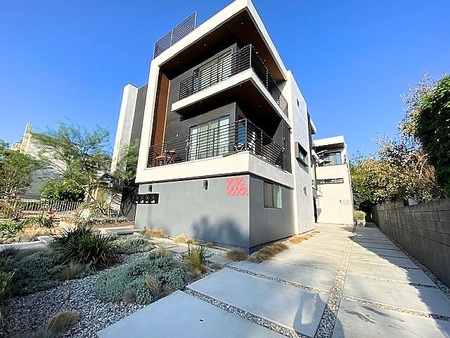Building Photo - 5636 Woodman Ave