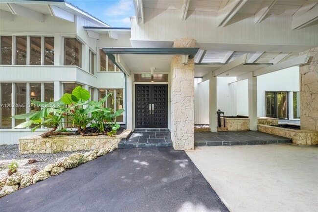 Building Photo - 5600 Oakwood Ln