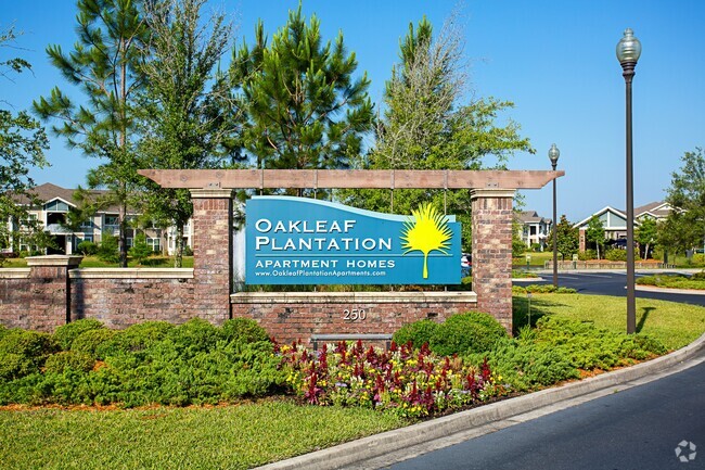 Building Photo - Oakleaf Plantation Apartments