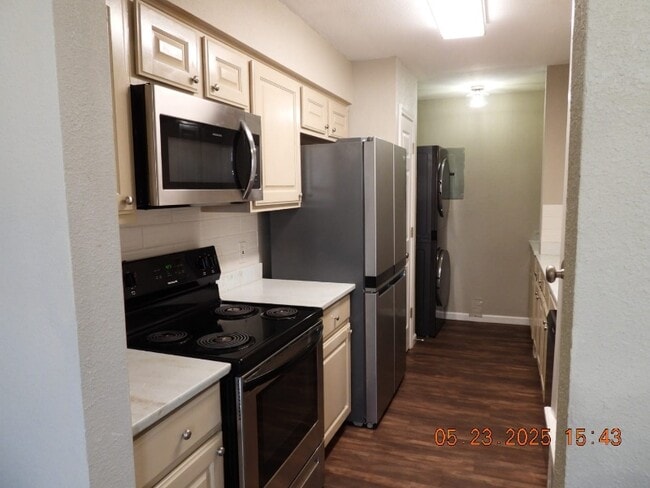 Building Photo - 7252 Mansions Dr