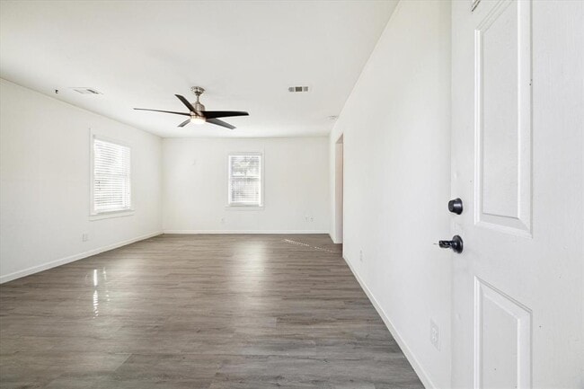 Building Photo - 1147 Du Barry Ln