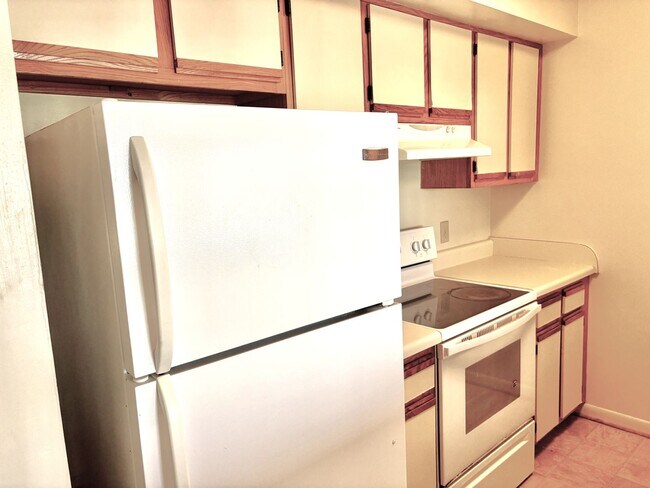 Building Photo - 2 bedroom/1.5 bathroom- The Midlands