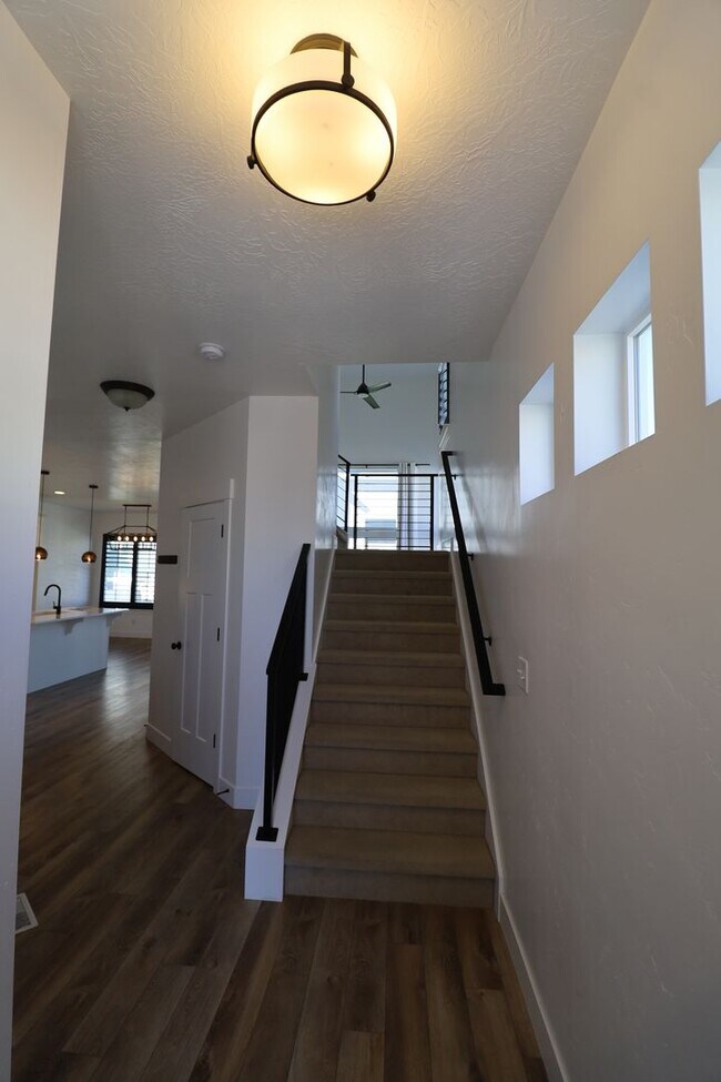Foto del edificio - Upgraded Pet Friendly Lehi townhome