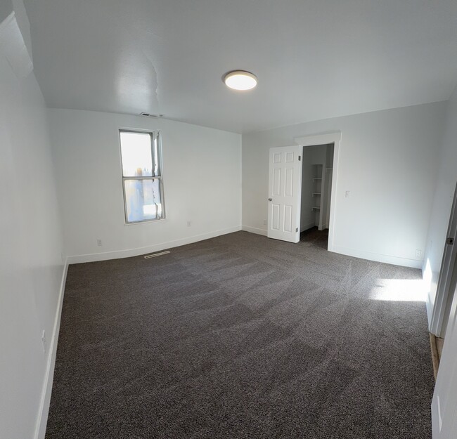 Building Photo - 370 H St