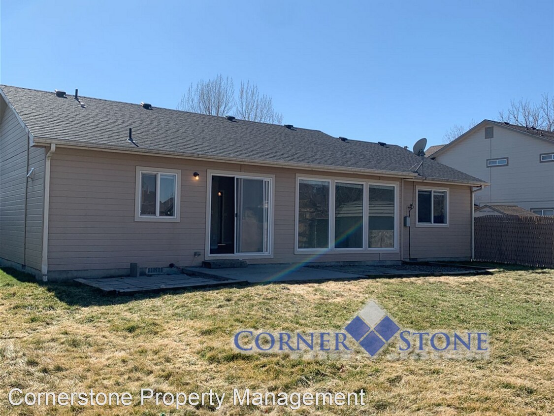Building Photo - 3 br, 2 bath House - 550 W. Woodbury Drive