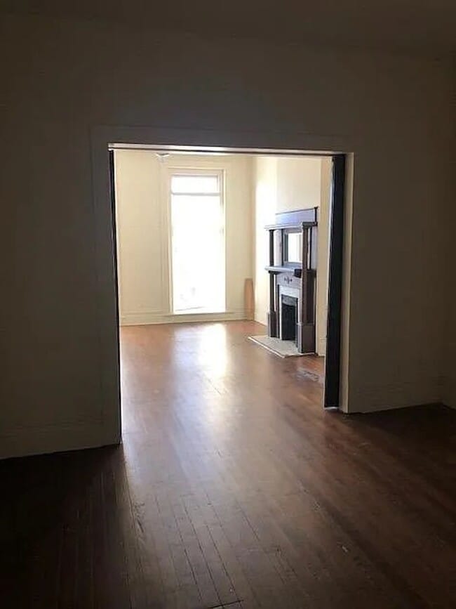 Foto del edificio - Two Story Apartment on Broad Street