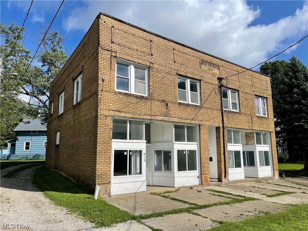 815 Johnston St, Akron, OH 44306 Room for Rent in Akron, OH