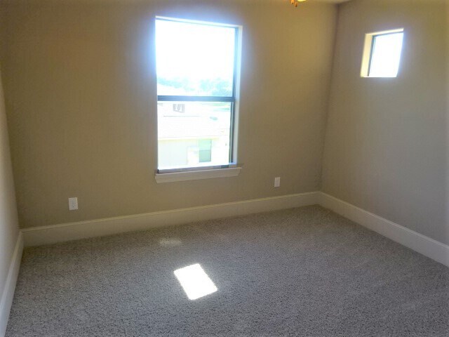 Building Photo - 2109 Woodland Bend
