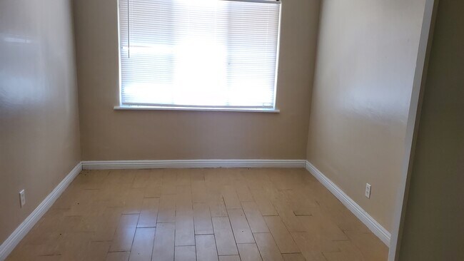 Building Photo - 139 W 18th St