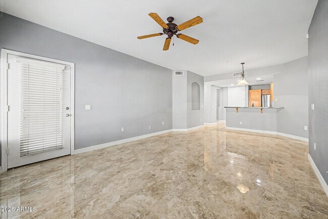 Foto del edificio - 5450 E Deer Valley Dr