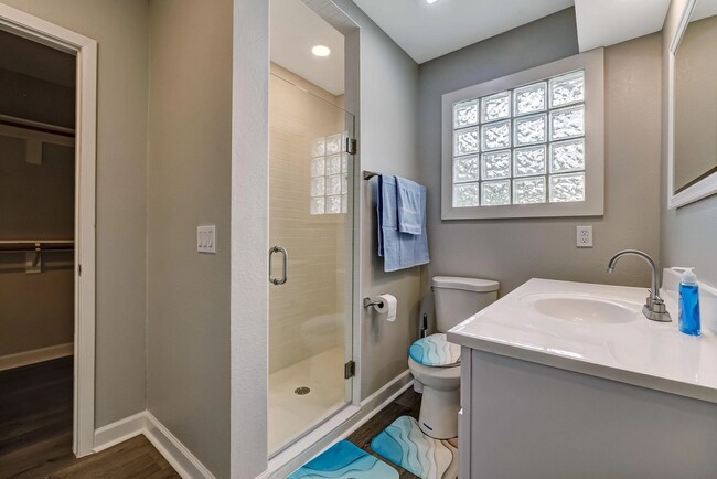 Foto del edificio - 6105 Duke Rd