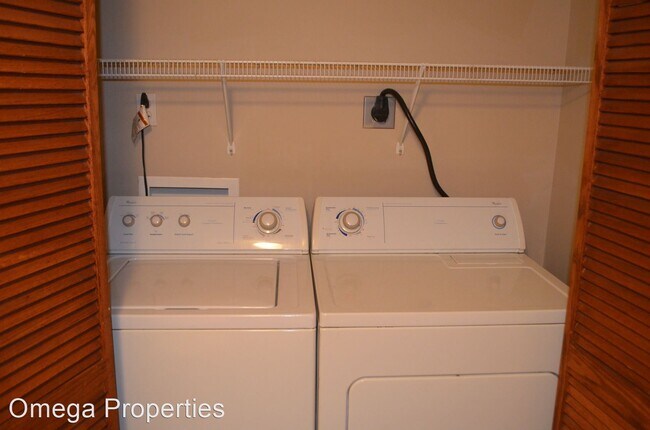 Building Photo - 2 br, 1.5 bath Apartment - 252 N. Walnut S...