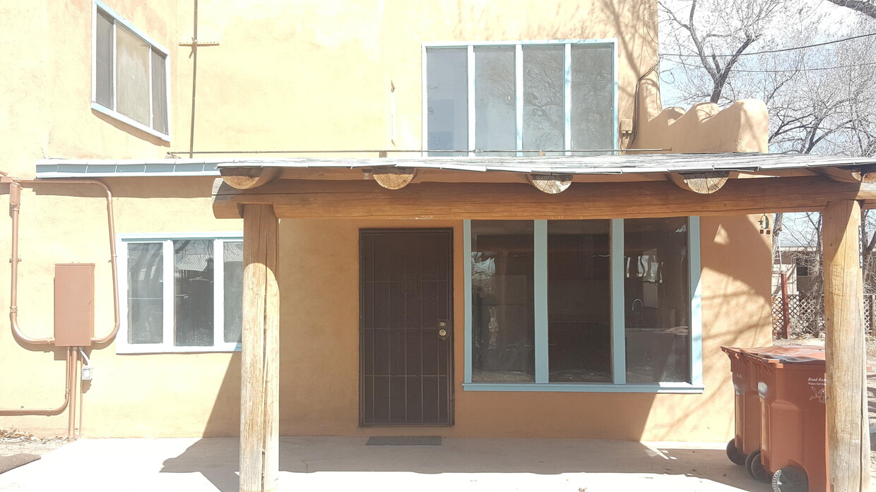 Primary Photo - 339 N Camino Del Pueblo