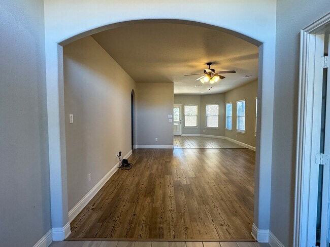 Foto del edificio - 7836 Cottonwood Dr