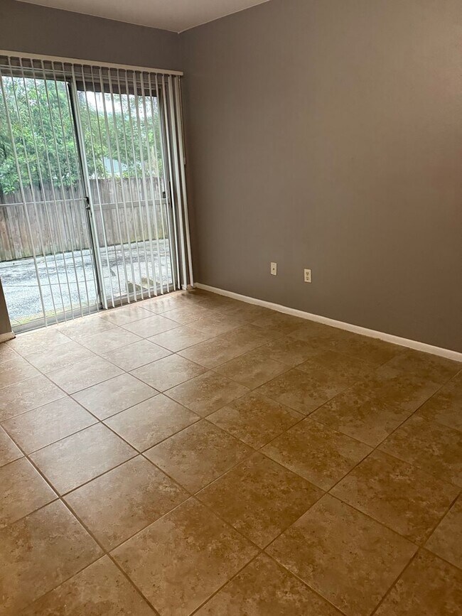 Foto del edificio - 1 Bd/1 Ba near UF- Apartment for Rent