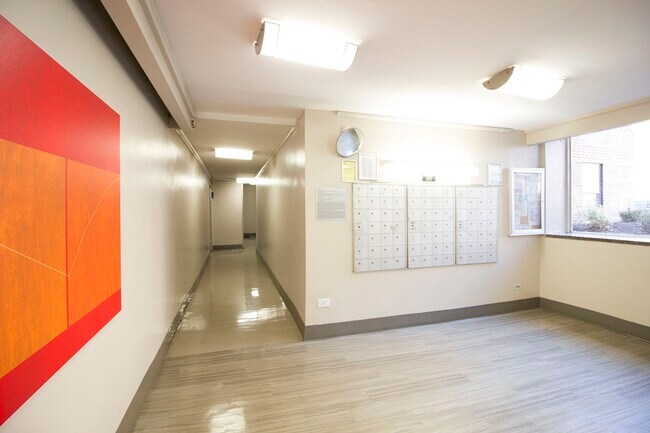 Foto del edificio - 2625 E 13th St