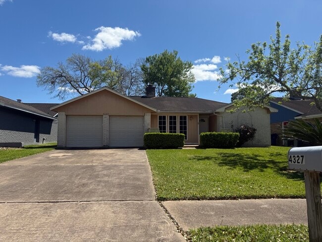 Foto del edificio - 4327 Townes Forest Rd