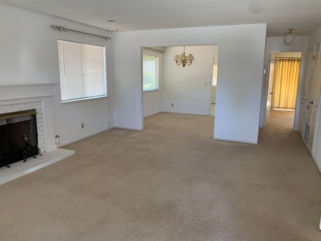 Foto del edificio - 6544 Stone Bridge Rd