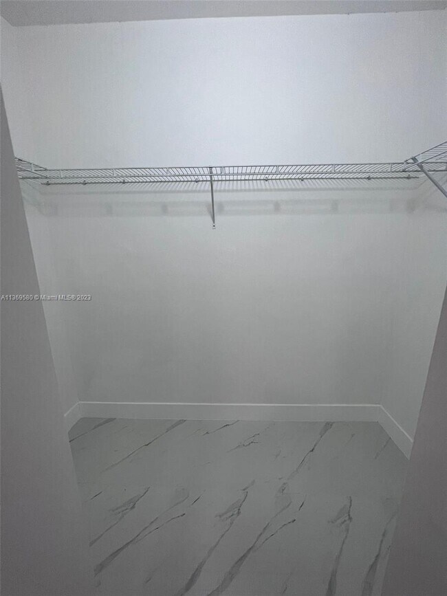 Foto del edificio - 18344 NW 68th Ave