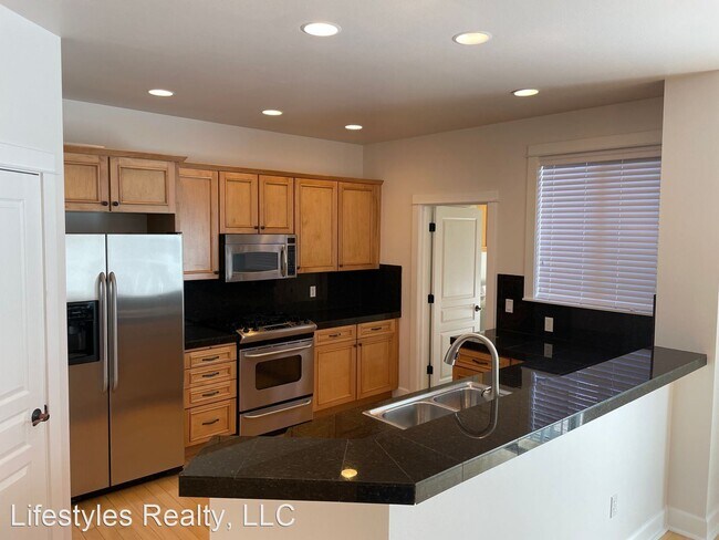 Building Photo - 3 br, 2.5 bath House - 918 SW Vantage Poin...