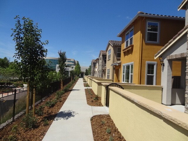 Foto del edificio - 2121 Pasqual Dr. "Stone Point - Gated Pati...