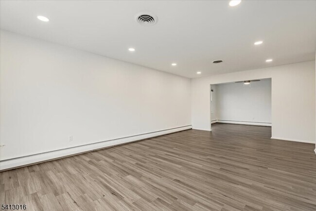 Foto del edificio - 35 Field Rd