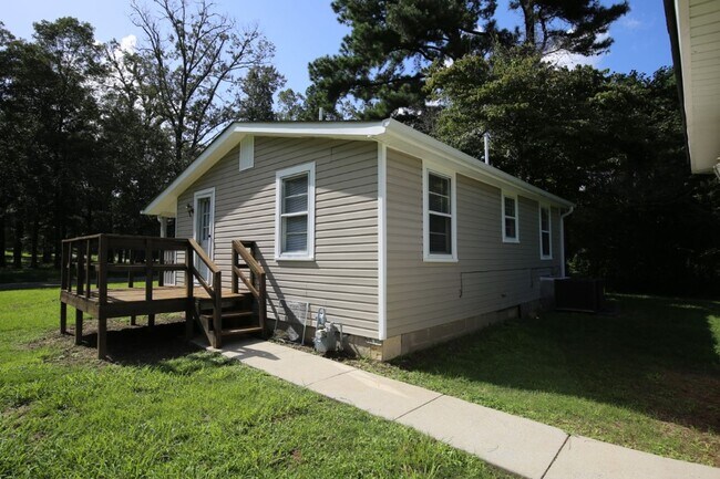 Foto del edificio - Charming 2-Bedroom Home with Modern Updates in Concord/Rock Creek Area"