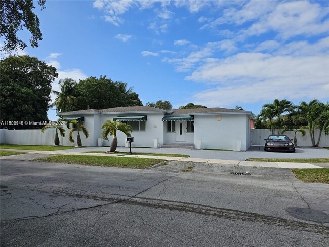 Building Photo - 520 NW 30th Ave