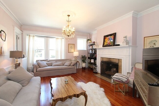 Building Photo - 338 Tappan St
