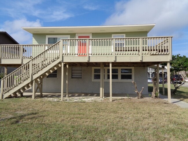 Building Photo - Nice updated unit on the north end of the Island