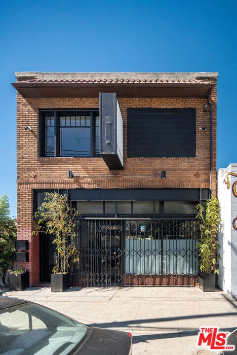 Foto del edificio - 3020 W Sunset Blvd