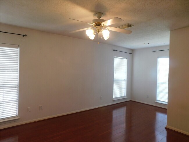 Foto del edificio - 2710 Grants Lake Blvd