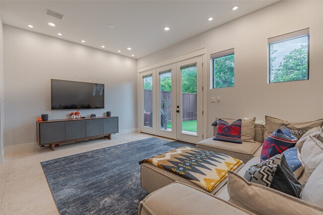 Building Photo - 406 Fenn St